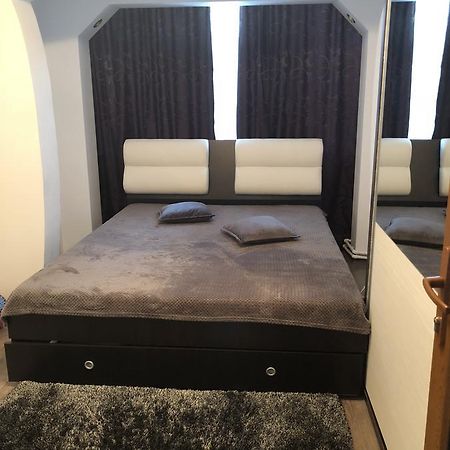 Apartament Isabela Hotel นาโวดาริ ภายนอก รูปภาพ